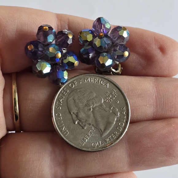 Vintage earrings purple AB beads gold tone clip on sparkly retro beaded - Picture 3 of 9